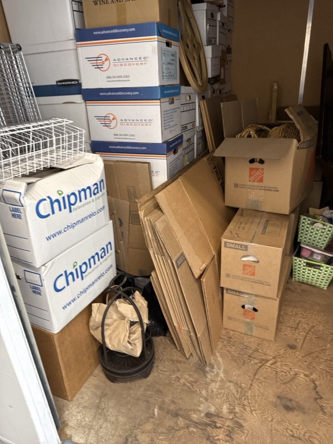 10 x 10 storage unit in San Rafael, CA