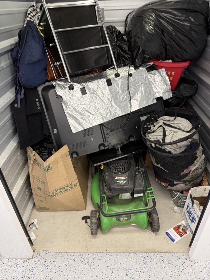 5 x 5 storage unit in Chesterfield, MI