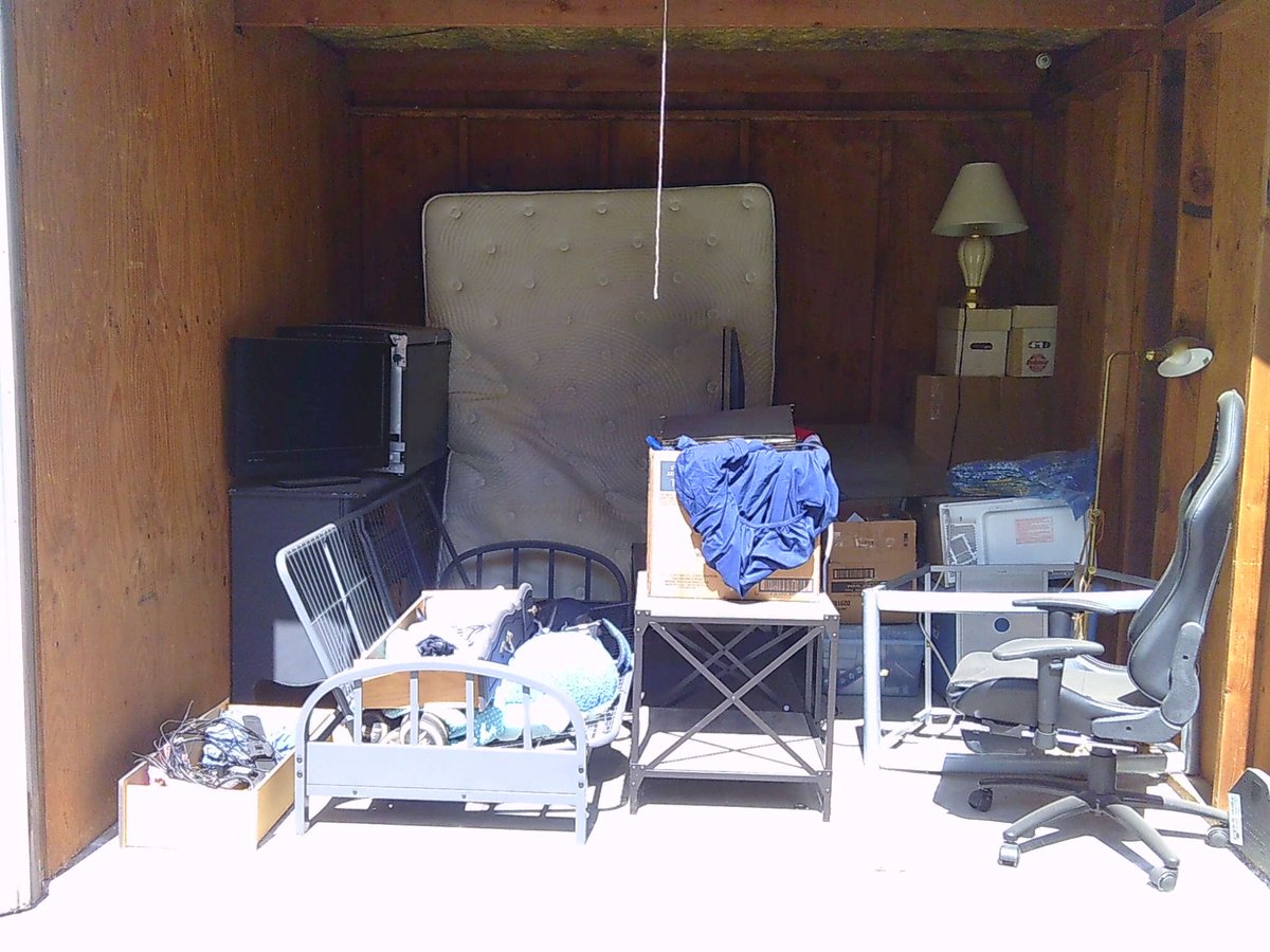 10 x 10 storage unit in Fresno, CA
