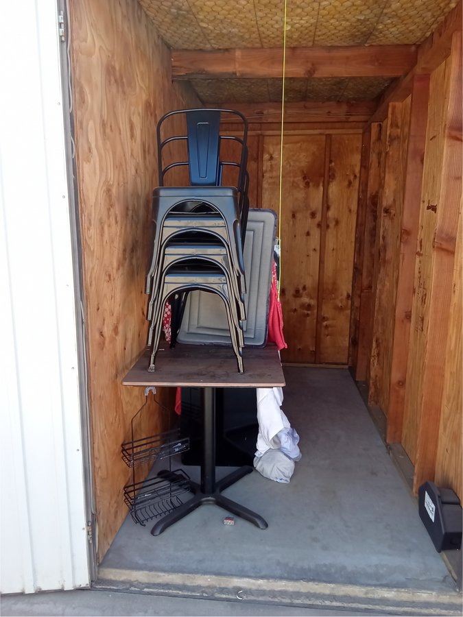 5 x 10 storage unit in Fresno, CA