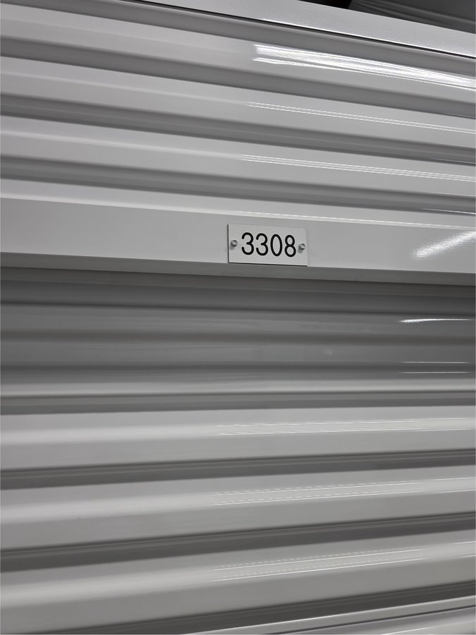 5 x 5 storage unit in Mundelein, IL