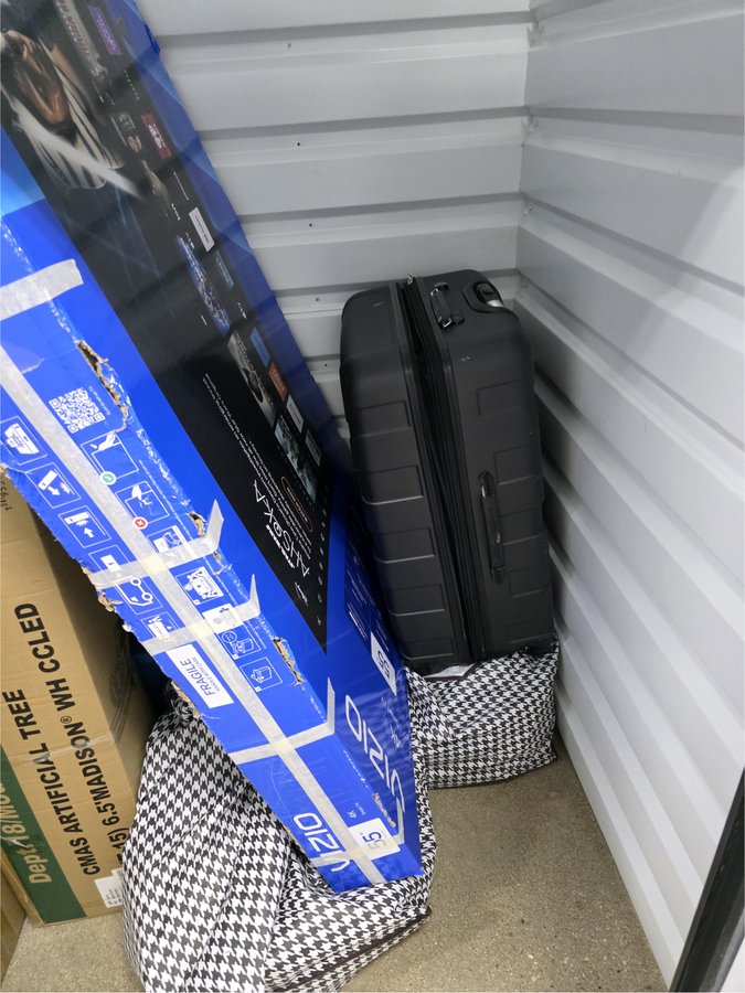 5 x 5 storage unit in Mundelein, IL
