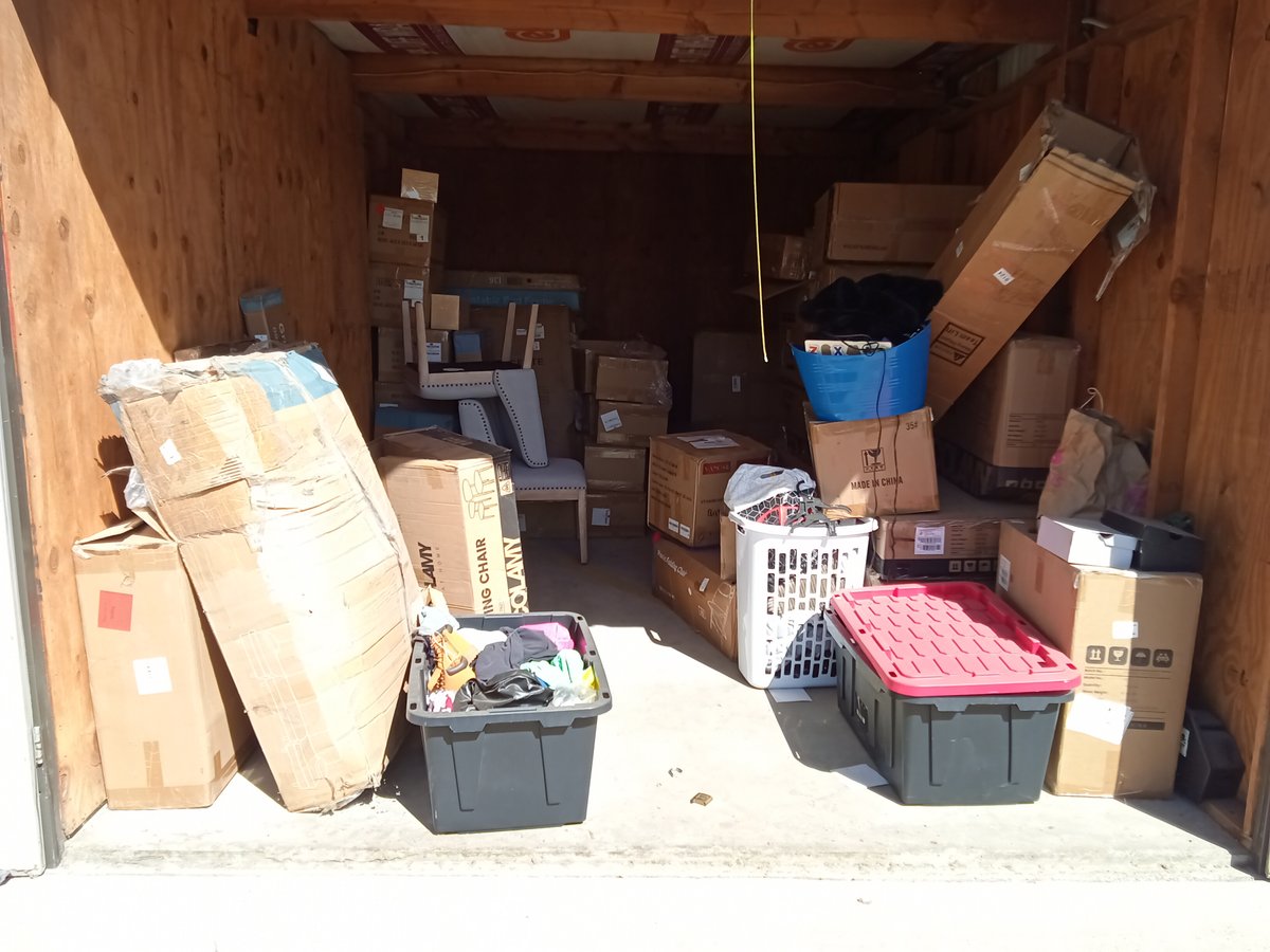 10 x 15 storage unit in Fresno, CA