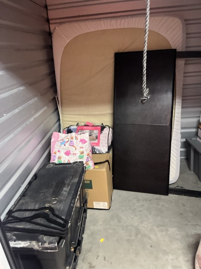 10 x 7 storage unit in San Diego, CA