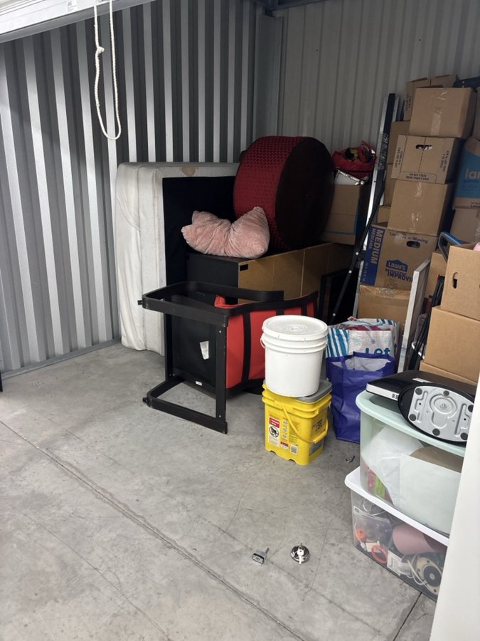 10 x 10 storage unit in Lancaster, PA
