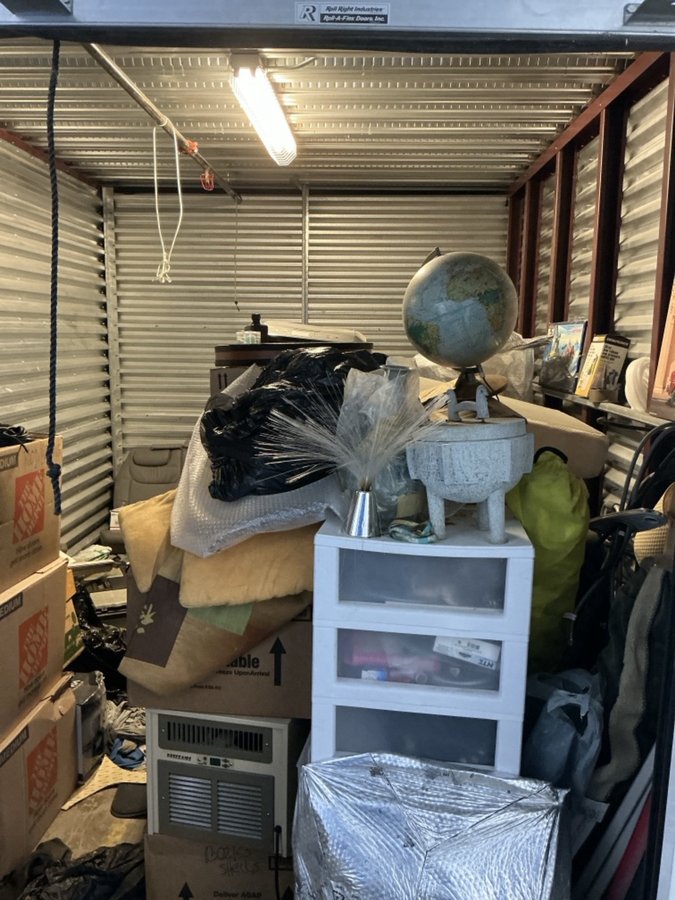 10 x 15 storage unit in Encinitas, CA