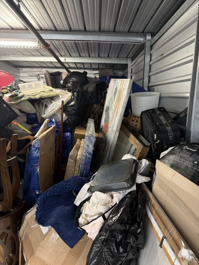 10 x 20 storage unit in Carlsbad, CA