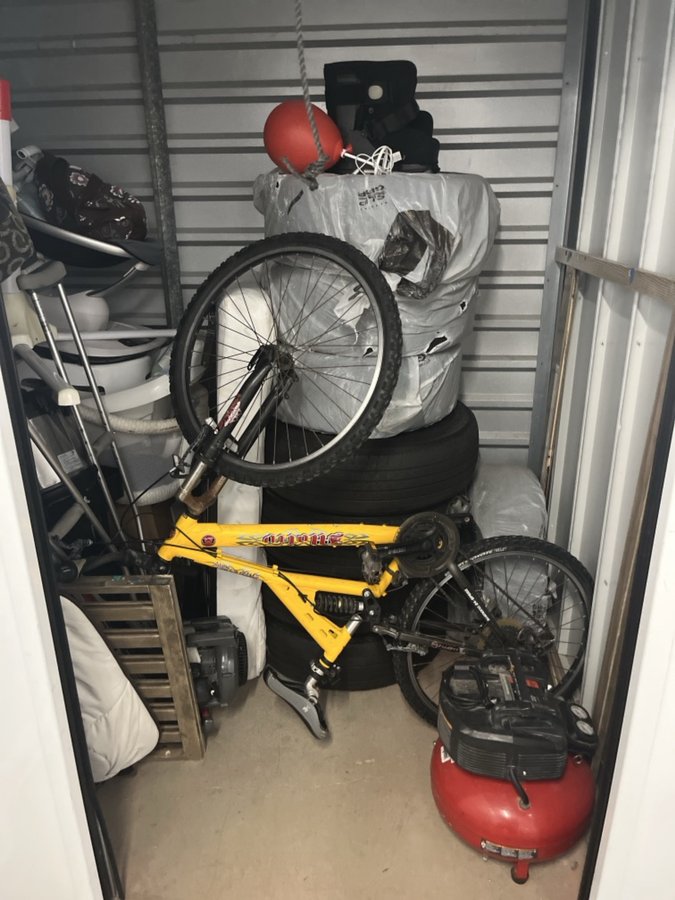5 x 10 storage unit in Carlsbad, CA