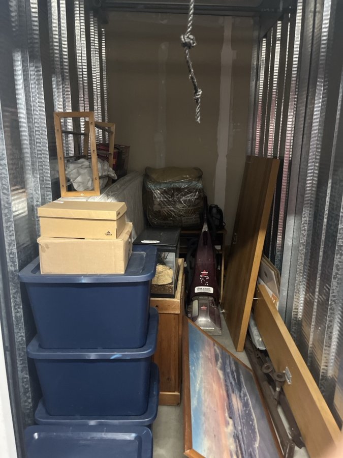5 x 10 storage unit in Carlsbad, CA