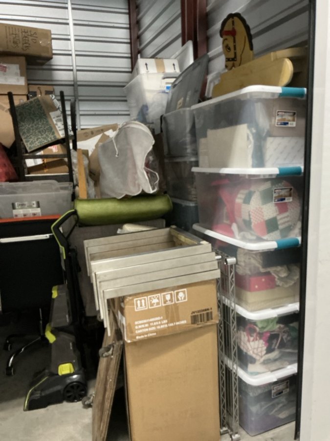 10 x 10 storage unit in San Diego, CA