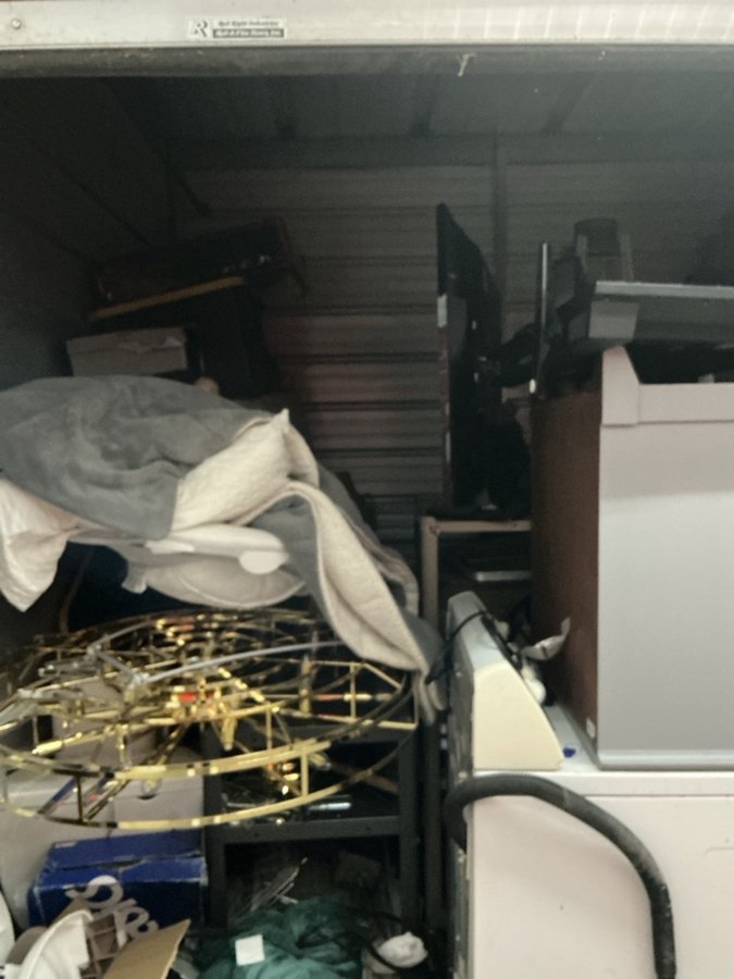 10 x 10 storage unit in Carlsbad, CA