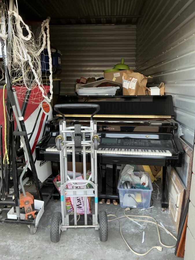 10 x 20 storage unit in San Diego, CA