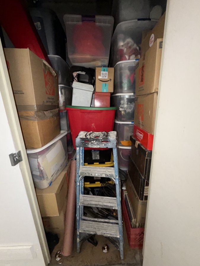 5 x 5 storage unit in Simi Valley, CA