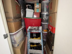 5 x 5 storage unit in Simi Valley, CA