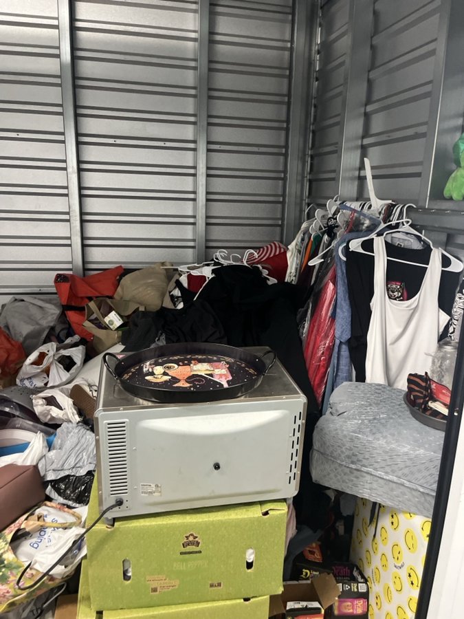 10 x 7 storage unit in Carlsbad, CA