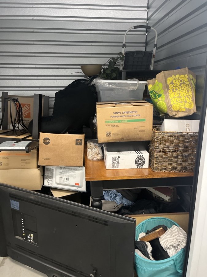 10 x 7 storage unit in Carlsbad, CA