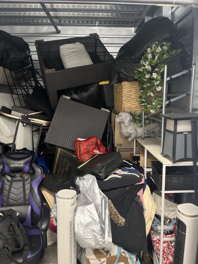 10 x 10 storage unit in Carlsbad, CA