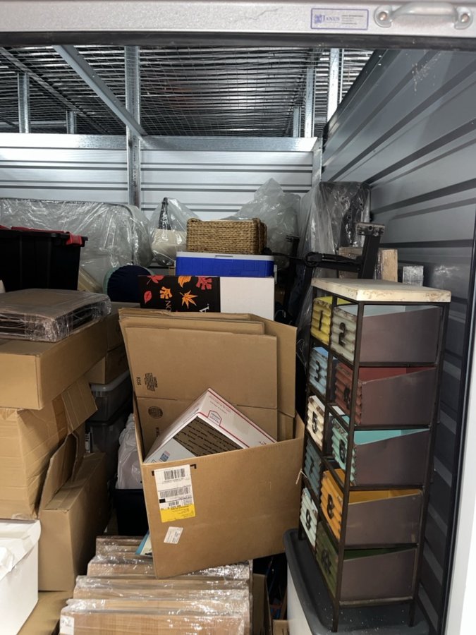 10 x 10 storage unit in San Diego, CA