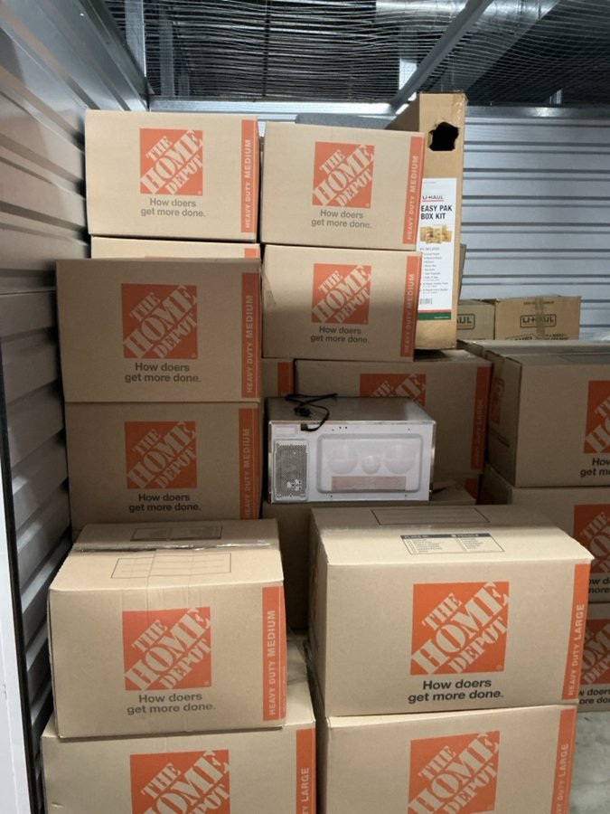 10 x 10 storage unit in San Diego, CA