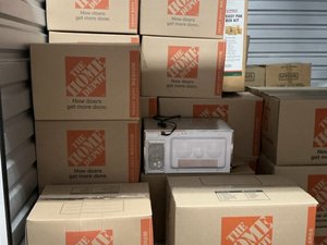 10 x 10 storage unit in San Diego, CA