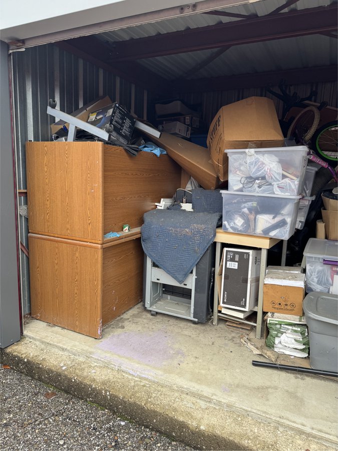 10 x 10 storage unit in Middleburg Heights  , OH