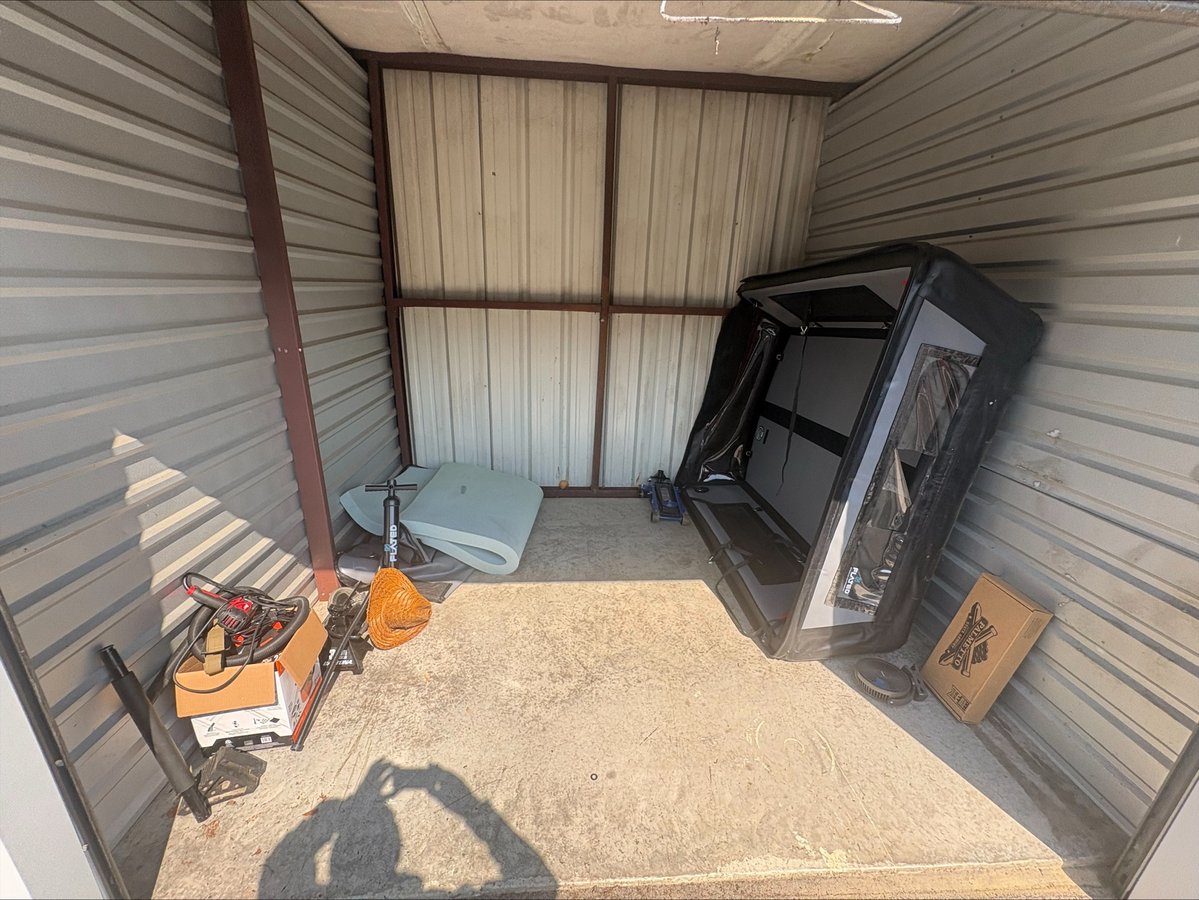 10 x 10 storage unit in Savannah, GA