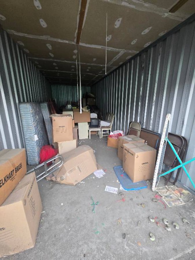 10 x 30 storage unit in Indianapolis, IN