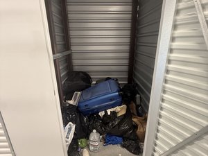 5 x 5 storage unit in Oxon Hill, MD