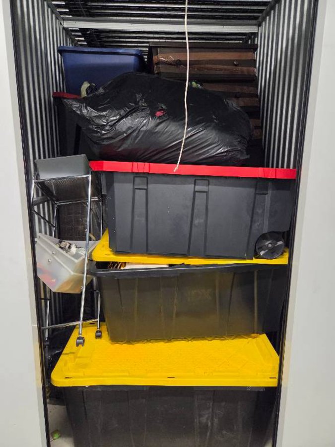 5 x 10 storage unit in Los Angeles, CA
