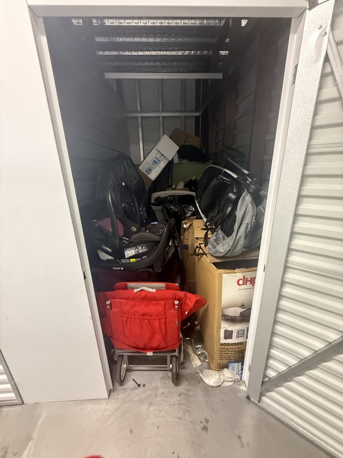 5 x 10 storage unit in Oxon Hill, MD