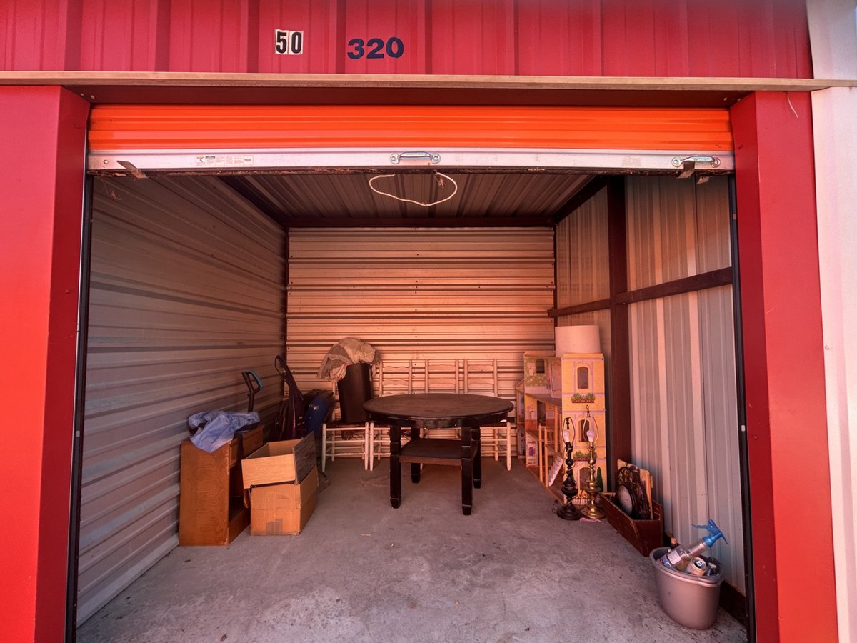 10 x 10 storage unit in Albertville, AL