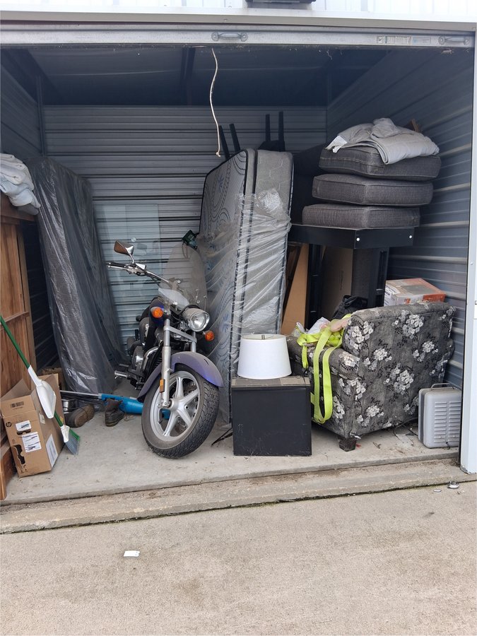10 x 10 storage unit in Grimes, IA