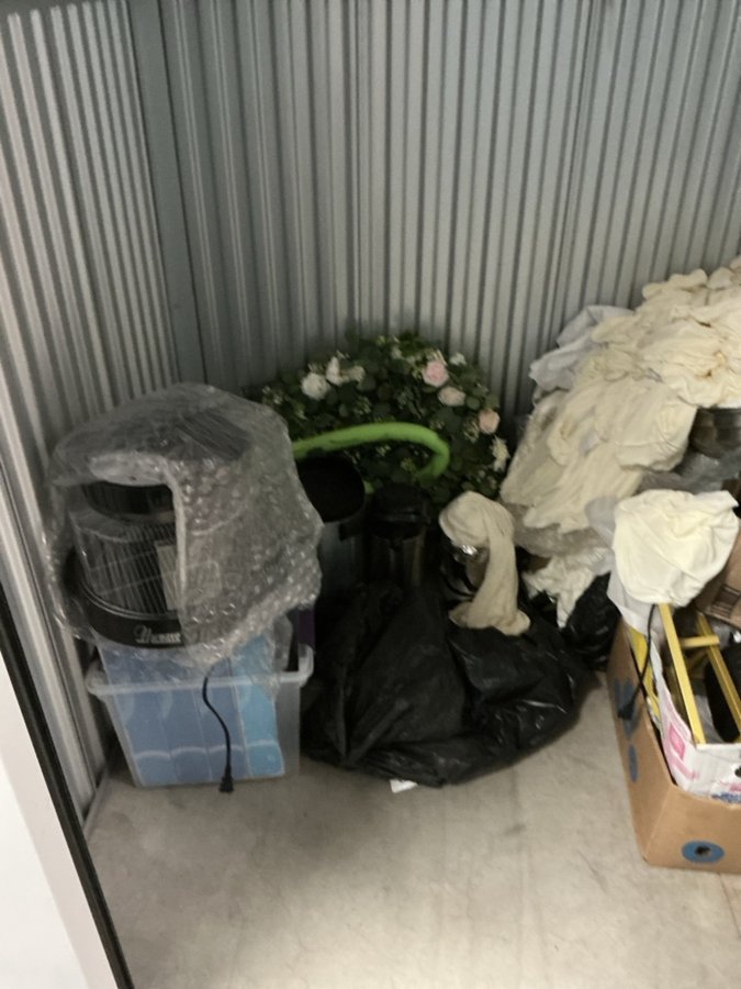 5 x 5 storage unit in Carlsbad, CA