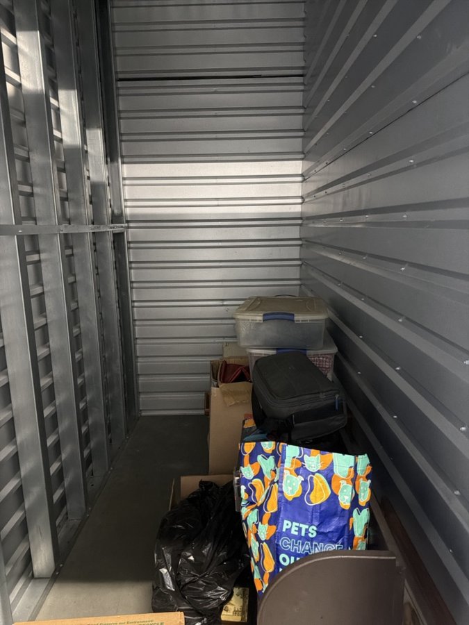 5 x 10 storage unit in Carlsbad, CA