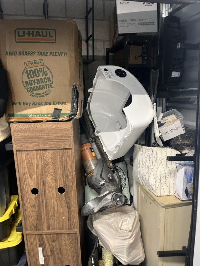 10 x 5 storage unit in Carlsbad, CA