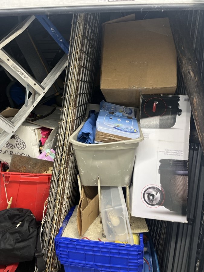 10 x 10 storage unit in Oceanside, CA