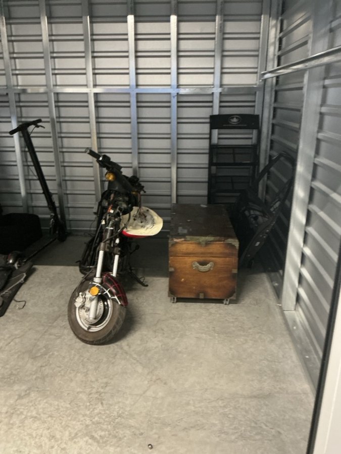 10 x 10 storage unit in Carlsbad, CA
