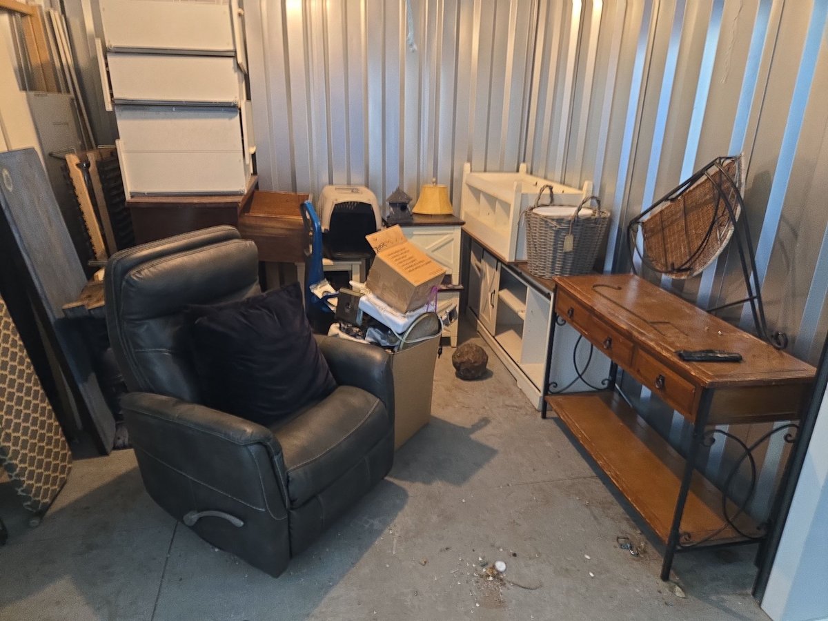 10 x 10 storage unit in Mt Holly, NC