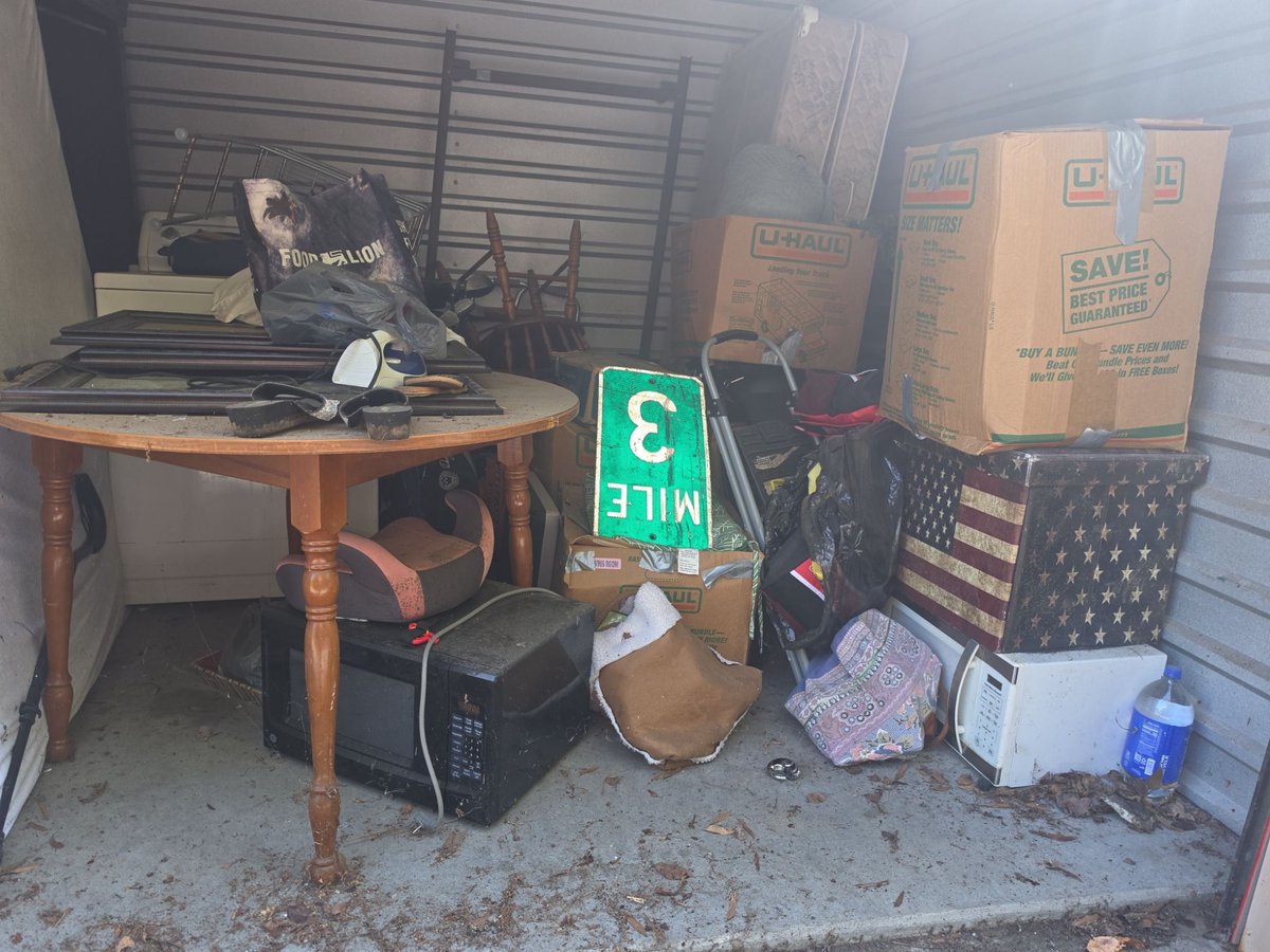 10 x 10 storage unit in Mt Holly, NC
