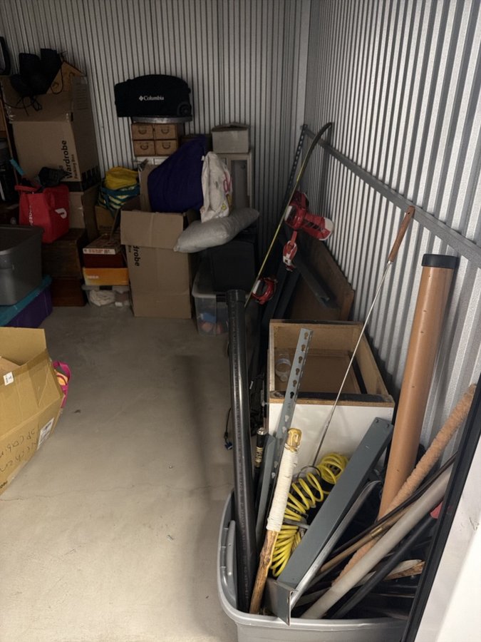 10 x 12 storage unit in Vista, CA