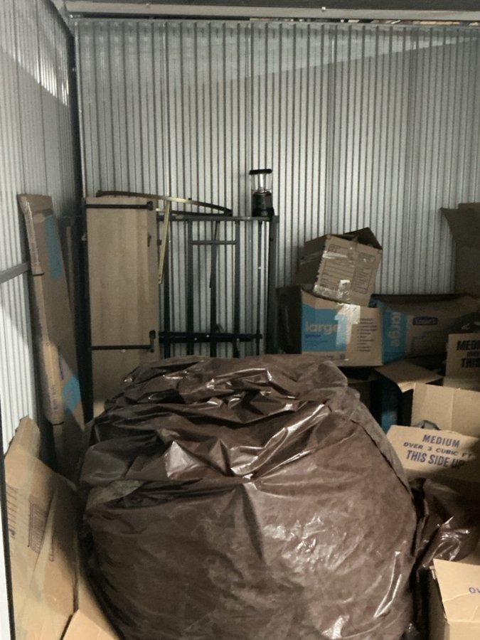 10 x 11 storage unit in Vista, CA