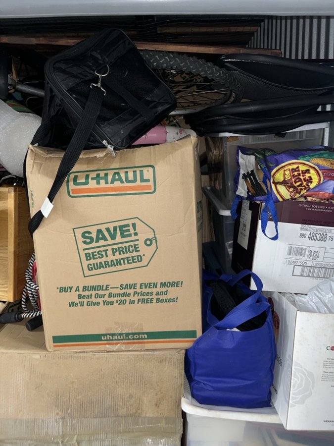 10 x 10 storage unit in Vista, CA