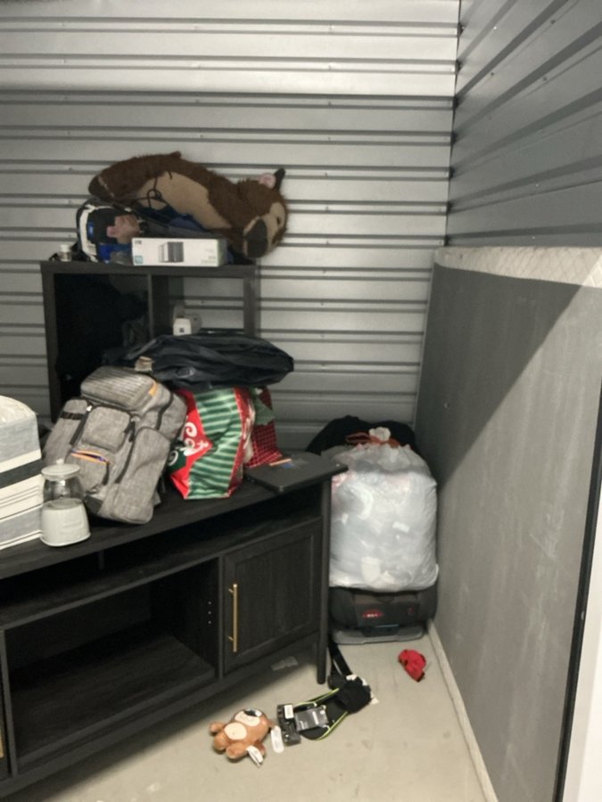 10 x 8 storage unit in Vista, CA