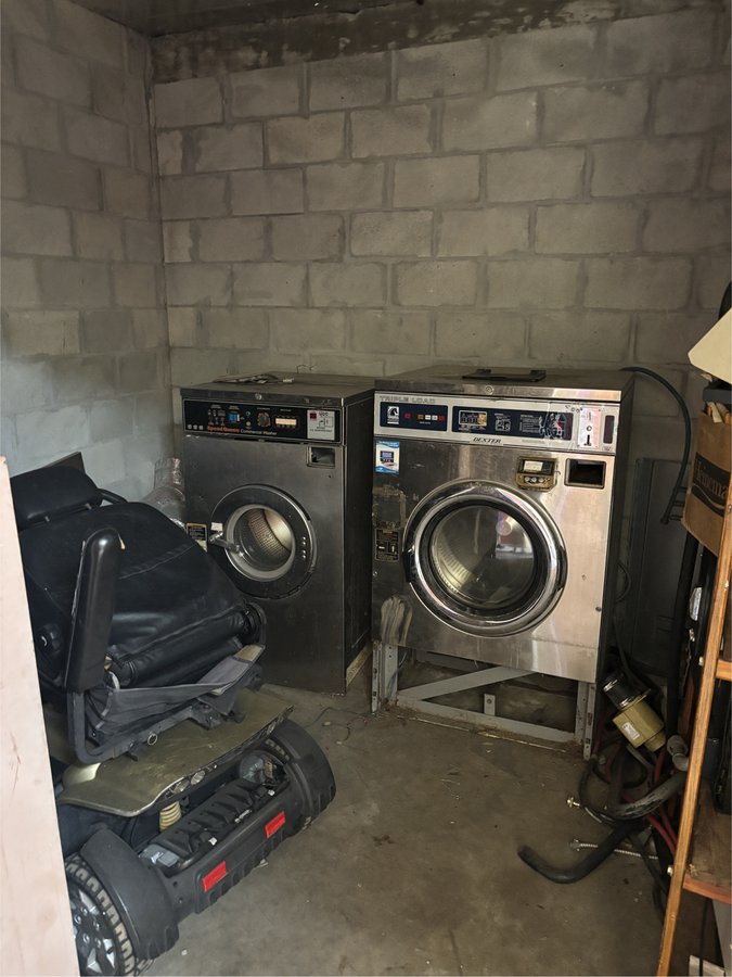 10 x 10 storage unit in Palmetto, FL
