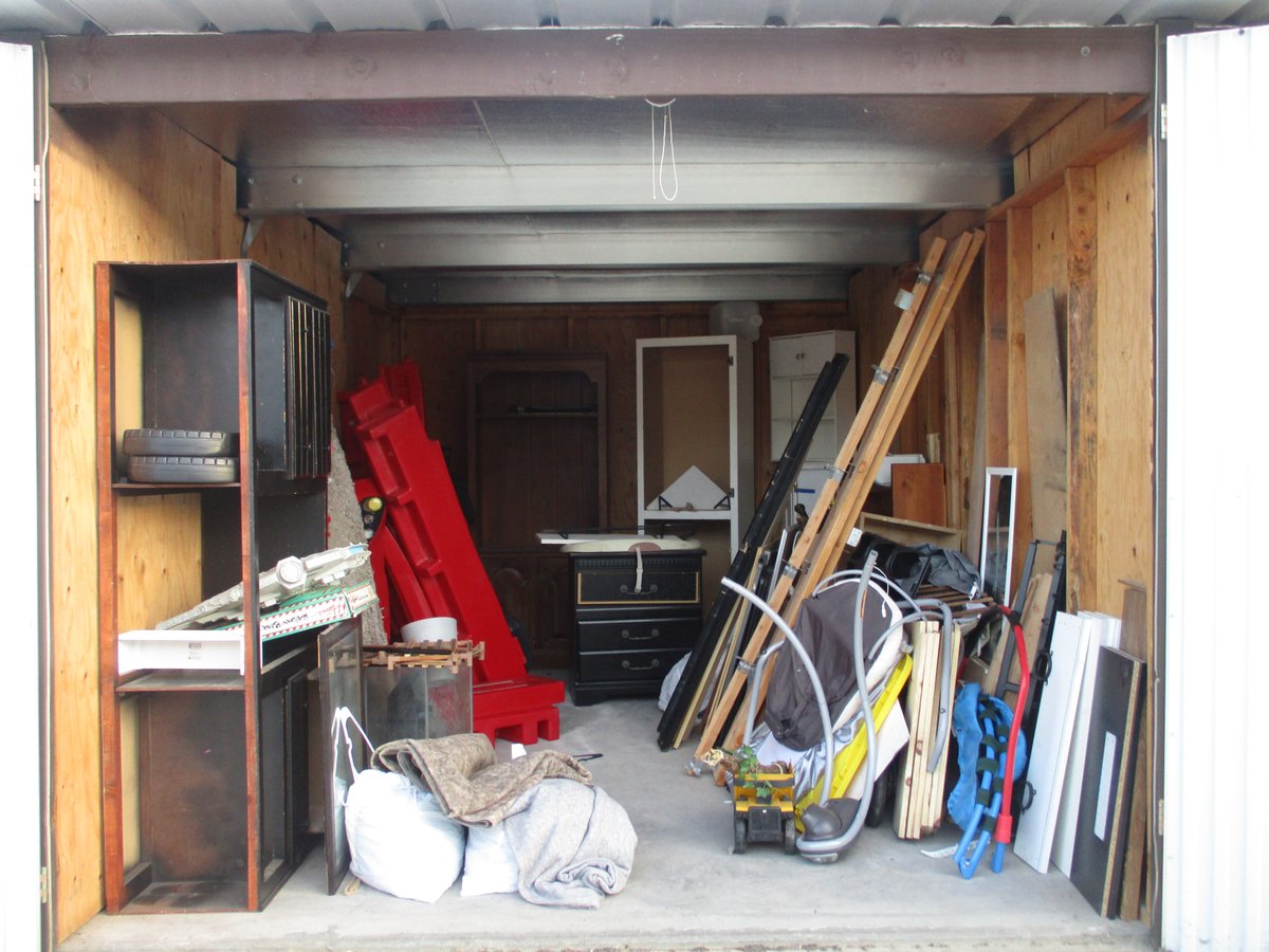 10 x 15 storage unit in Bakersfield, CA