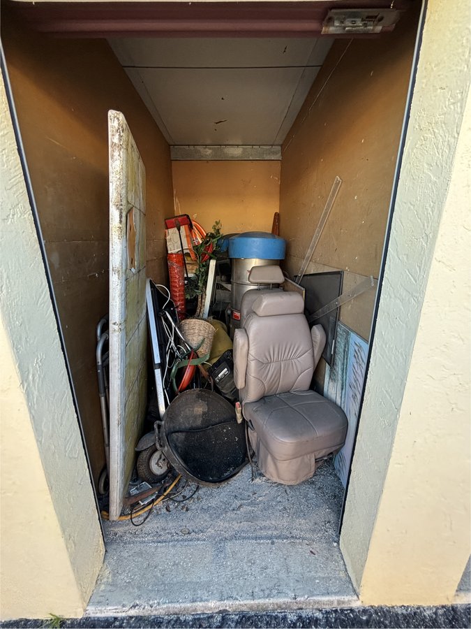 5 x 10 storage unit in Palmetto, FL