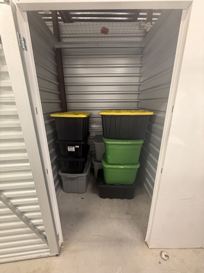 5 x 5 storage unit in Oxon Hill, MD