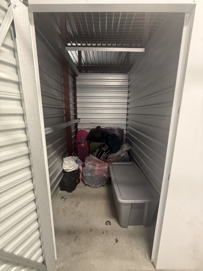 5 x 8 storage unit in Oxon Hill, MD