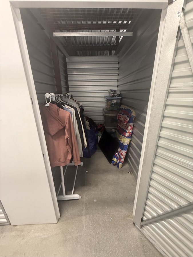 5 x 8 storage unit in Oxon Hill, MD