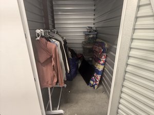 5 x 8 storage unit in Oxon Hill, MD